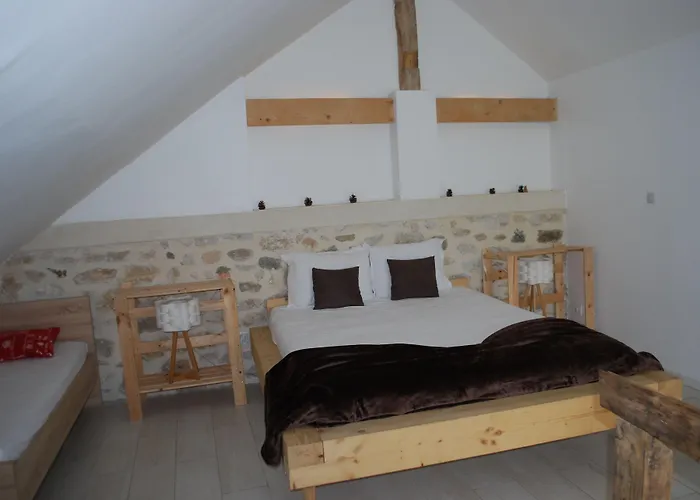 La Ferme De Coron Bed & Breakfast Belley